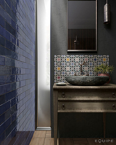 Artisan_65x20_ColonialBlue_Oasis_Bath-819x1024